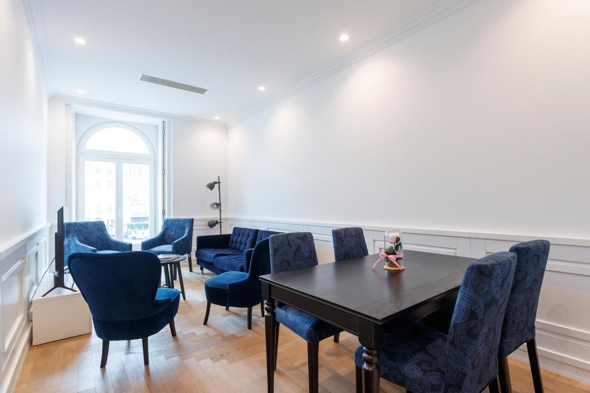 The Boulevard Apartment *